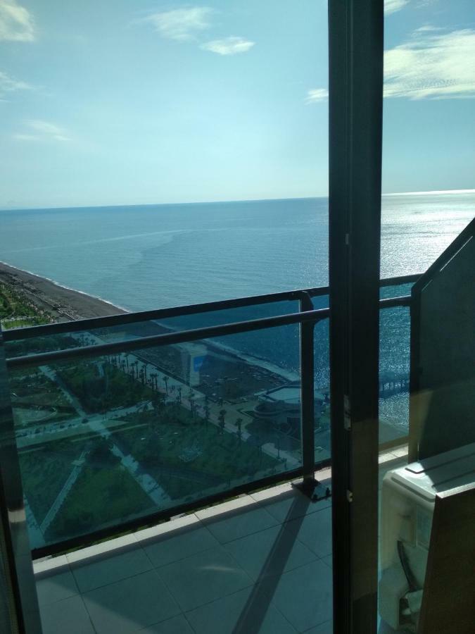 Апартамент Студия Панорамный Возле Моря Batumi Exteriör bild